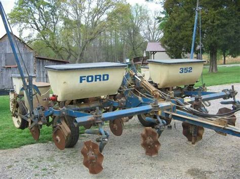 The machine can sow on the flat land or on the land that has been plowed. . Ford 4 row corn planter